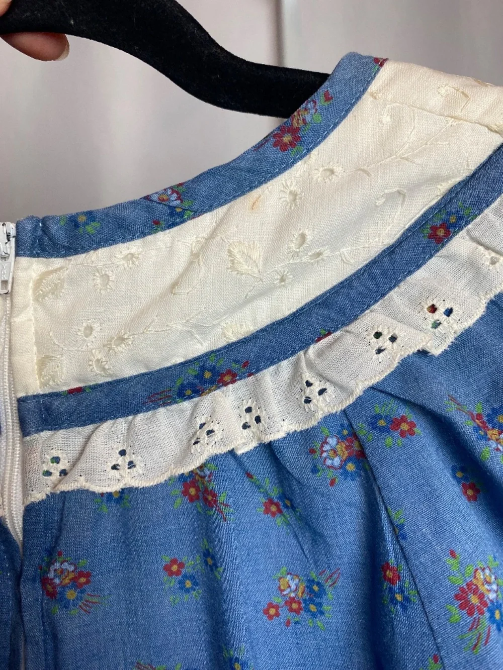 Vintage Womenʻs Light Blue Short Sleeve Prairie Style Floral Hawaiian Muʻumuʻu - Picture 12 of 15